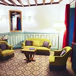 The Old Hotel Ravel Centre